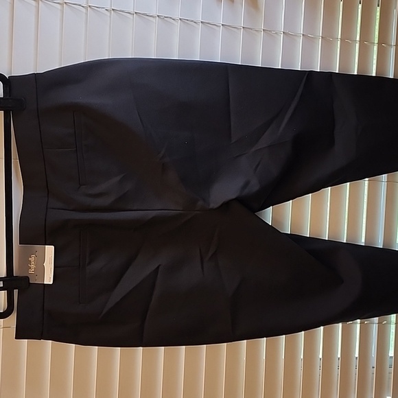 NWT Rafaella Lightweight Defined Waist Curvy Capri Black 16W - Picture 6 of 10